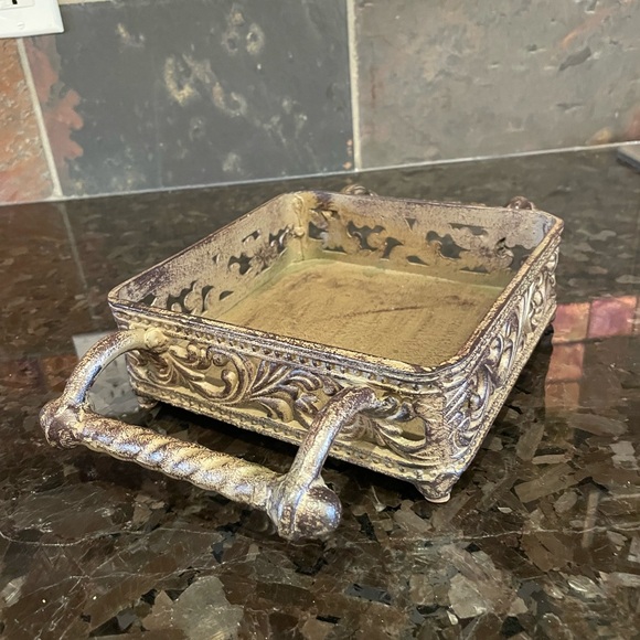 Coffee/Tea Hostess Set
Gracious Goods Acanthus Leaf Collection! 🎉 - Picture 12 of 12